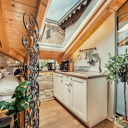 Apartment Gorgeous Historic Split