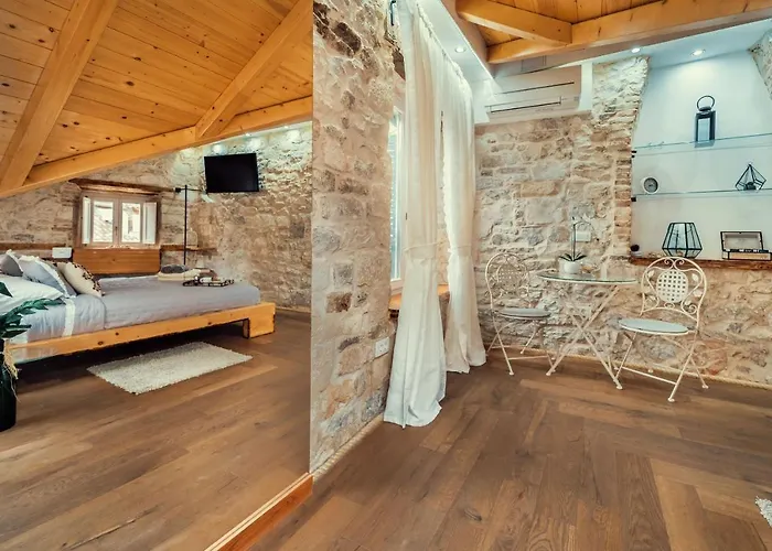 Gorgeous Historic Apartment *