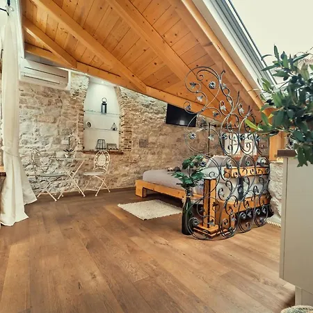 Gorgeous Historic Apartman